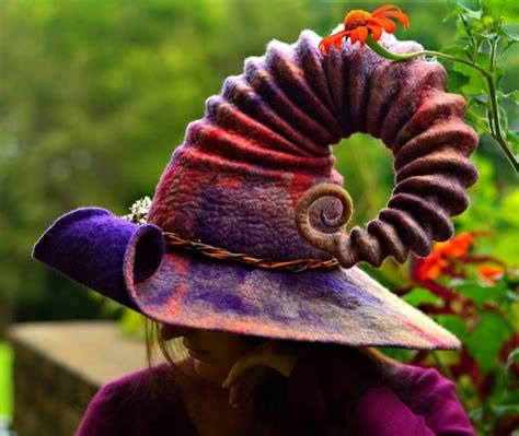 Pleated witch hat